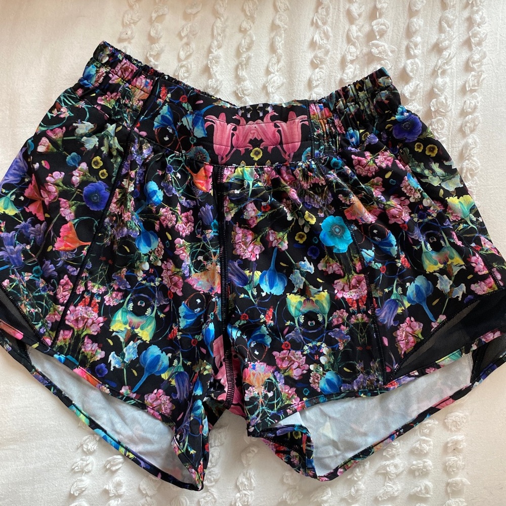 Lululemon 4 inch inseam hotty hot low rise shorts